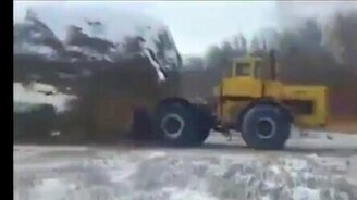 Кировец тянет репку - смотреть видео (0:52)