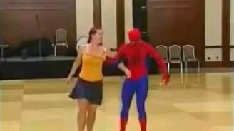 Помешательство на Спайдермене - смотреть видео (1:35)