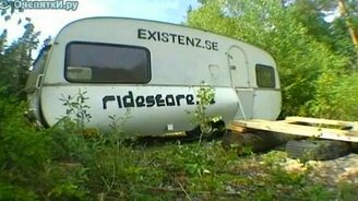 Пролетел на машине сквозь автодом - смотреть видео (0:50)