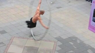 Человек-обруч - смотреть видео (3:29)