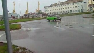 Удачный неудачный занос - смотреть видео (0:14)