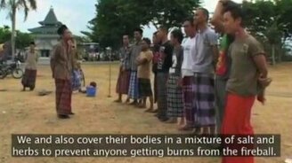 Футбол горящим мячом - смотреть видео (0:33)