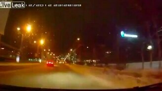 Новогодний салют из машины - смотреть видео (0:46)