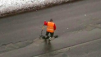 В Риге делают дороги - смотреть видео (2:13)