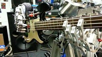 Роботы играют музыку - смотреть видео (2:44)