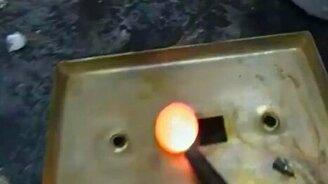 Раскалённый шар из никеля в воде - смотреть видео (0:27)