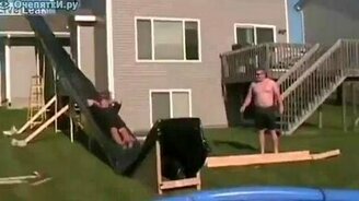 Глупый, но зато в гидрокостюме - смотреть видео (0:41)