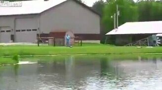 На мащинке по озеру - смотреть видео (0:15)