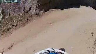 Опасная трасса, однако - смотреть видео (2:42)