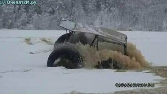 На вездеходе по тонкому льду - смотреть видео (3:56)
