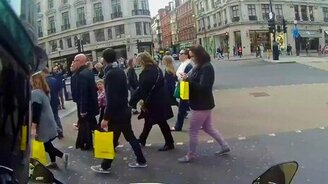 Пугальщик пешеходов - смотреть видео (0:53)