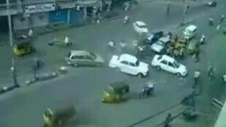 Дорожное движение в Индии - смотреть видео (1:07)