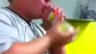 Самый быстрый способ выпить воду - смотреть видео (0:21)