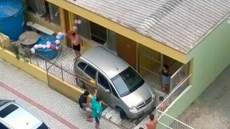 Умудрились запарковать авто! - смотреть видео (7:11)