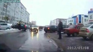 Жена подарила видеорегистратор - смотреть видео (3:22)