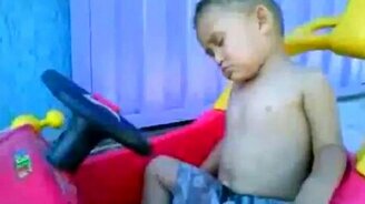 Заснул за рулём - смотреть видео (0:33)