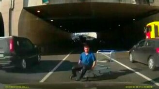 Нелепые и жёсткие падения и неудачи - смотреть видео (2:30)