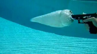 Выстрел под водой - смотреть видео (0:10)