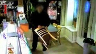 Вот как надо с грабителями - смотреть видео (0:33)