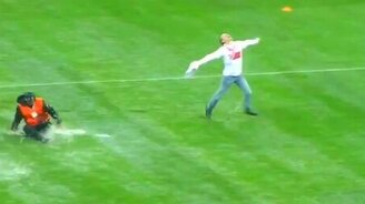 Футбольные фанаты - такие фанаты! - смотреть видео (0:25)