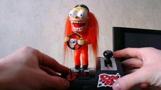 Игрушка-гонщик - смотреть видео (0:44)