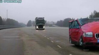 Вот что значит экстренное торможение - смотреть видео (0:54)