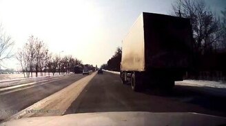 Водитель катапультировался - смотреть видео (0:21)