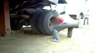 Всё-таки завёл машину - смотреть видео (0:07)