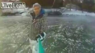 По озеру на коньках - смотреть видео (3:00)