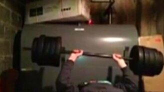 Чуть не угробил себя штангой - смотреть видео (3:38)