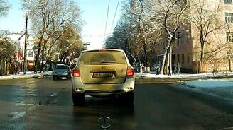 Разворот таксиста 80 уровня - смотреть видео (0:20)