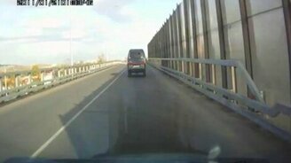 Экстренное торможение микроавтобуса - смотреть видео (0:48)