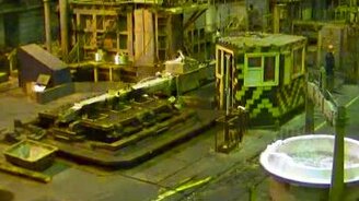 Вылил раскалённый алюминий - смотреть видео (0:30)