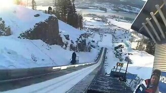 Прыжок с самого выосокого в мире лыжного трамплина - смотреть видео (2:21)