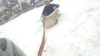 В ванной по снегу - смотреть видео (3:03)