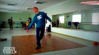 Брейкданс против зеркала - смотреть видео (0:31)