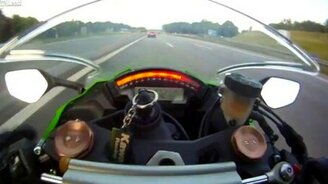 300 км/час на мотоцикле - смотреть видео (2:30)