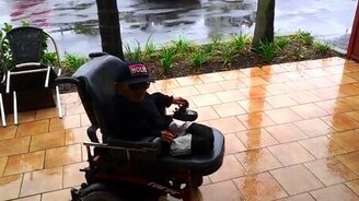 Дрифт на инвалидном кресле - смотреть видео (0:48)