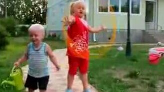 Смертельный номер мальчика - смотреть видео (0:15)