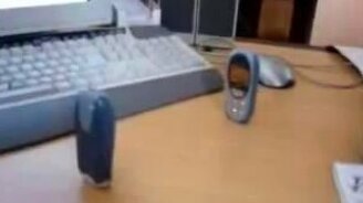 Поединок сотовых телефонов - смотреть видео (0:11)