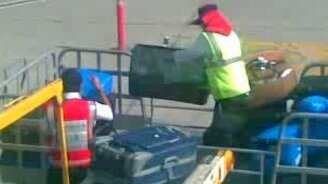 Выгрузка багажа - смотреть видео (0:42)