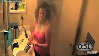 Розыгрыши с тальком и феном - смотреть видео (1:00)
