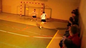 Гол пяткой - смотреть видео (0:19)