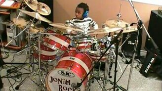 Пятилетний крутой барабанщик - смотреть видео (3:48)