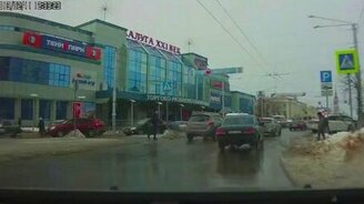 Маленький вежливый пешеход - смотреть видео (0:10)