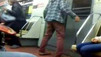 Танцор в метро - смотреть видео (1:26)