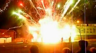 Незапланированный мощный фейерверк - смотреть видео (3:44)