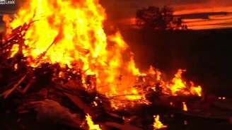 Подорвали груду мусора - смотреть видео (0:15)