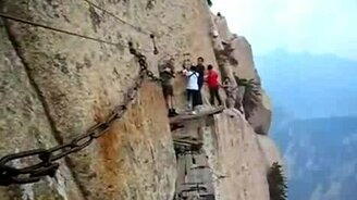 Экстремальная тропа на высоте - смотреть видео (0:57)