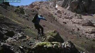 Путешественники на моноциклах - смотреть видео (3:56)